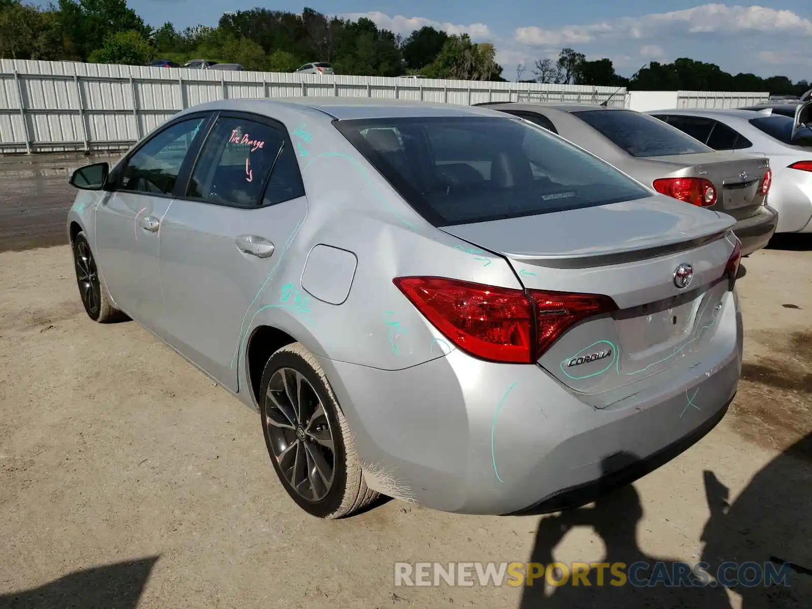 3 Photograph of a damaged car 2T1BURHE5KC211737 TOYOTA COROLLA 2019