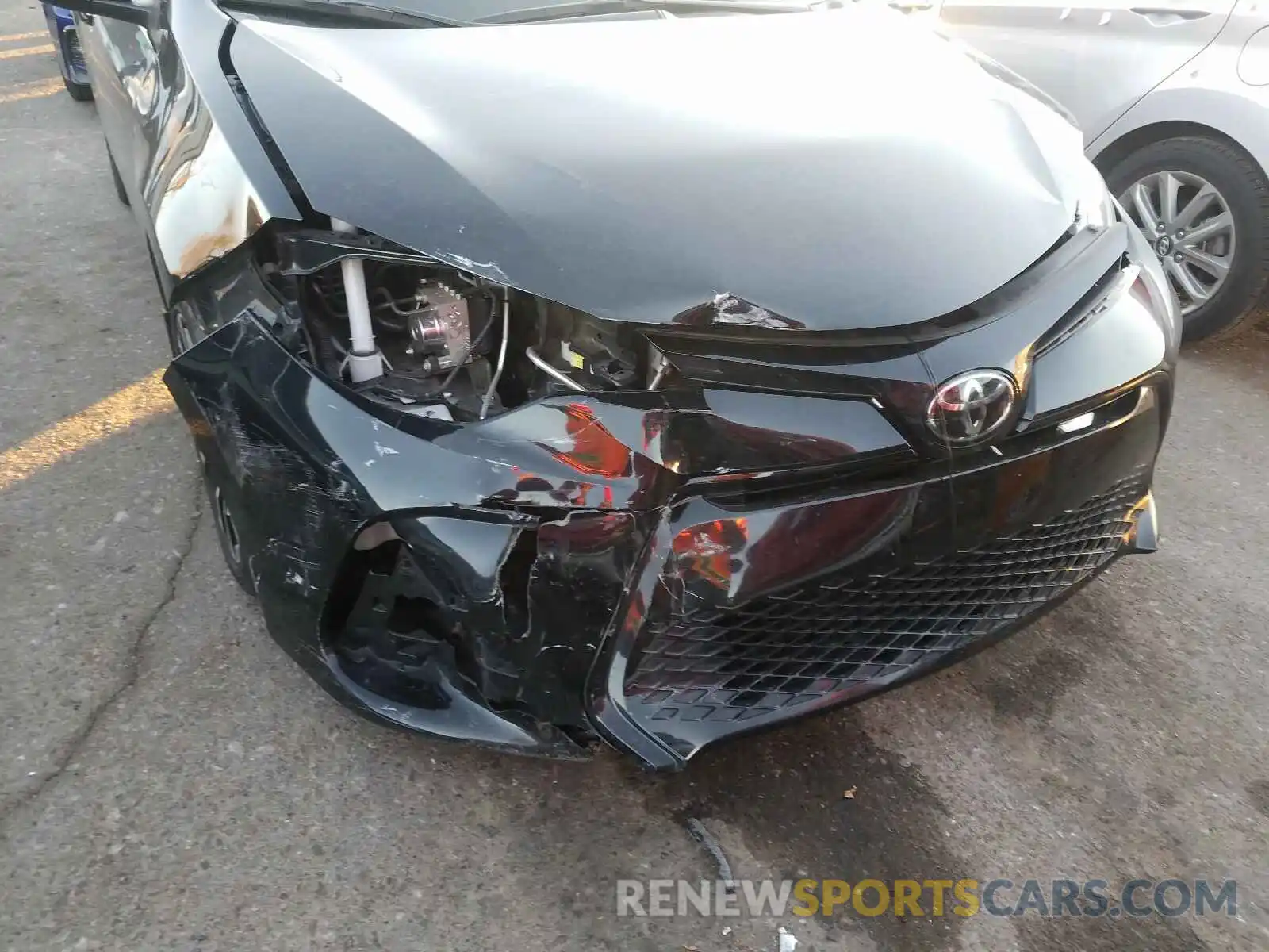 9 Photograph of a damaged car 2T1BURHE5KC211754 TOYOTA COROLLA 2019