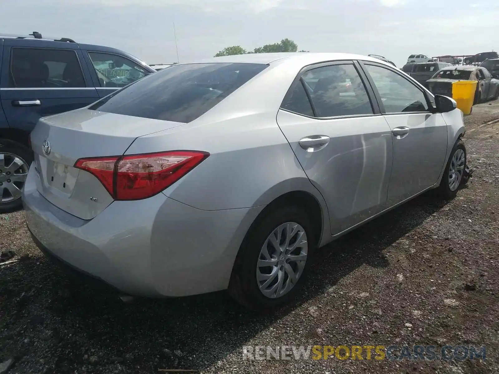 4 Photograph of a damaged car 2T1BURHE5KC212581 TOYOTA COROLLA 2019