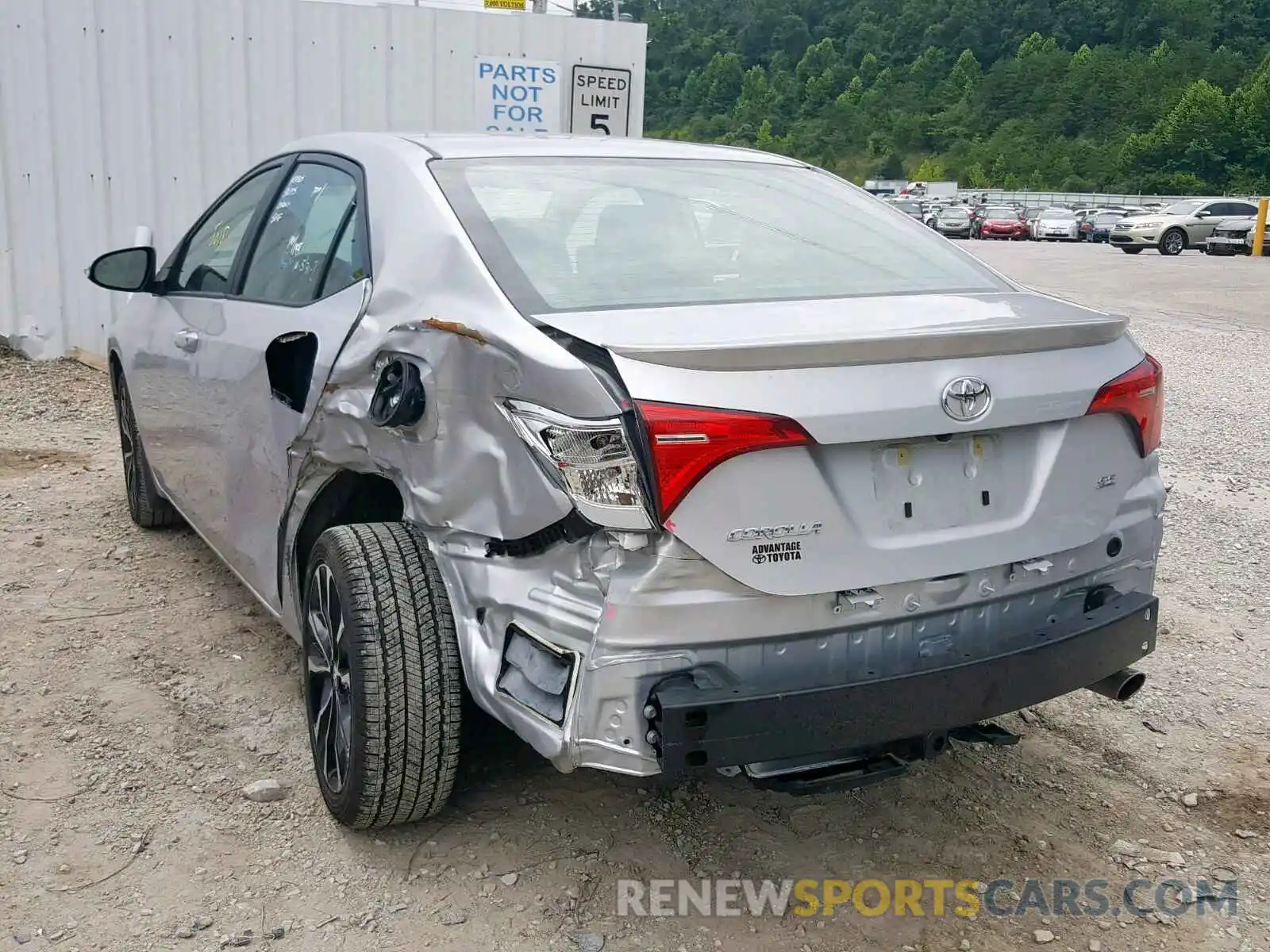 3 Photograph of a damaged car 2T1BURHE5KC215352 TOYOTA COROLLA 2019