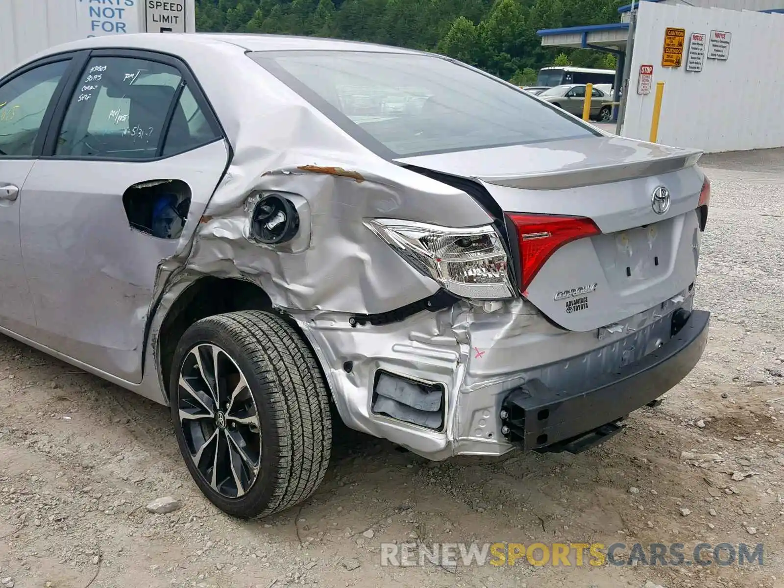 9 Фотография поврежденного автомобиля 2T1BURHE5KC215352 TOYOTA COROLLA 2019