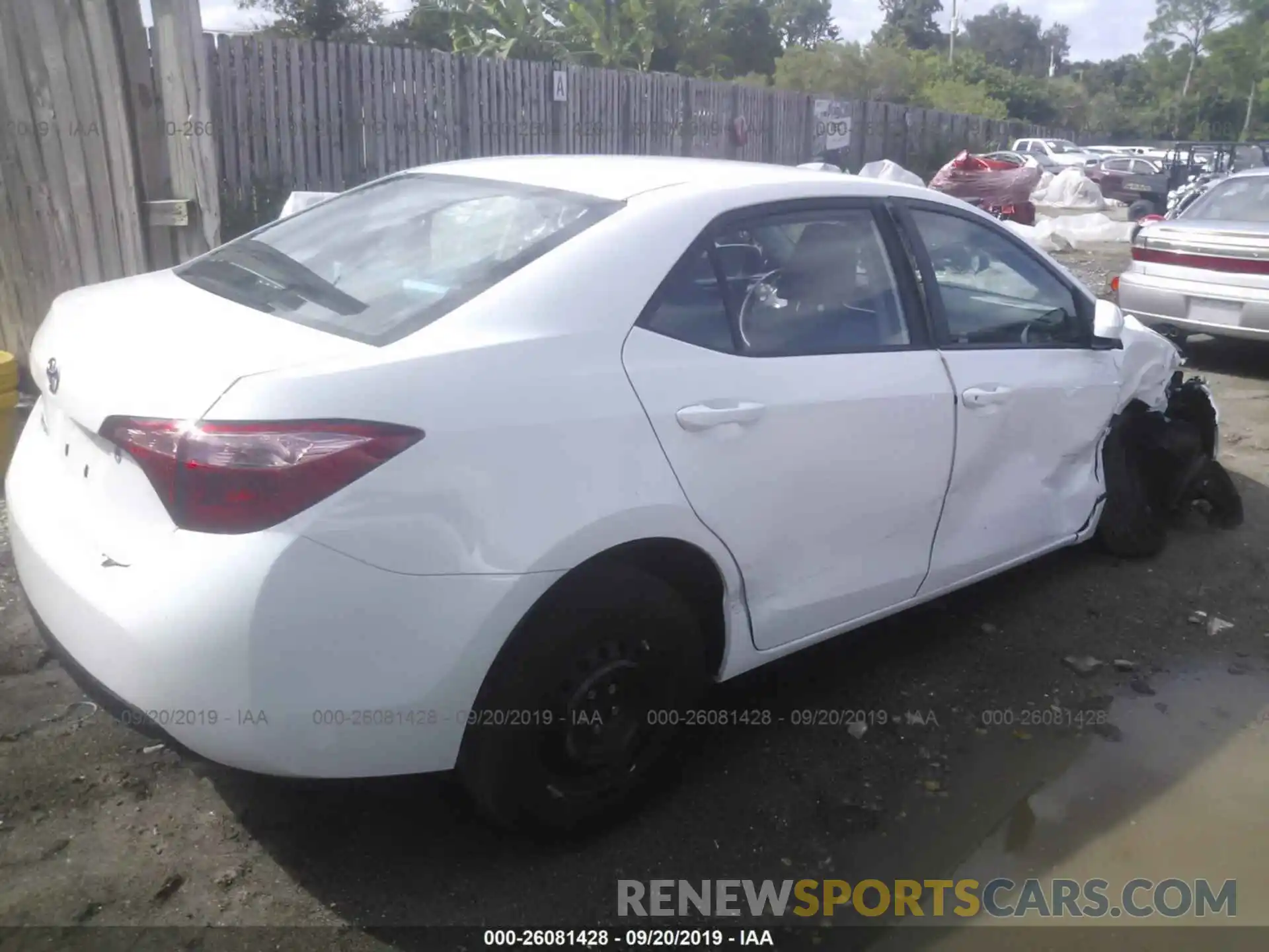 4 Photograph of a damaged car 2T1BURHE5KC215643 TOYOTA COROLLA 2019