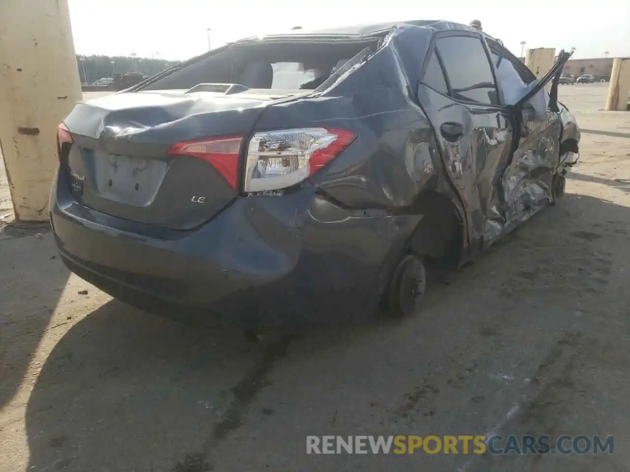 4 Photograph of a damaged car 2T1BURHE5KC217392 TOYOTA COROLLA 2019