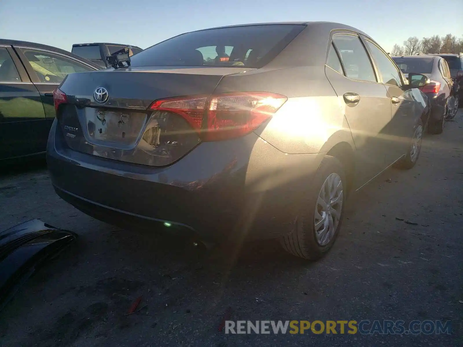 4 Photograph of a damaged car 2T1BURHE5KC217814 TOYOTA COROLLA 2019