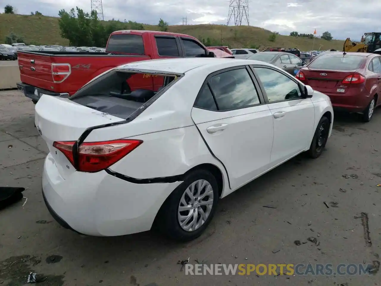 4 Photograph of a damaged car 2T1BURHE5KC217960 TOYOTA COROLLA 2019