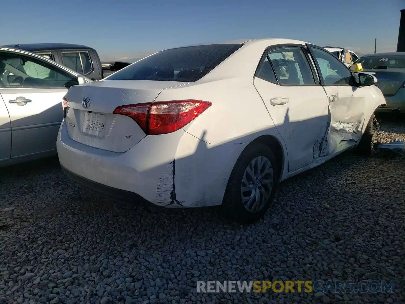 4 Photograph of a damaged car 2T1BURHE5KC220261 TOYOTA COROLLA 2019