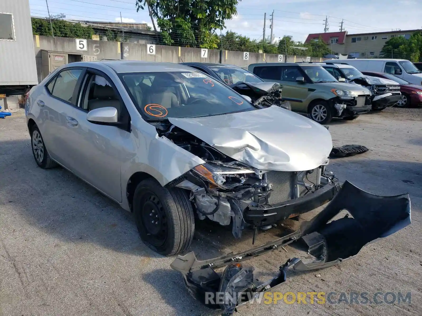 1 Photograph of a damaged car 2T1BURHE5KC221426 TOYOTA COROLLA 2019