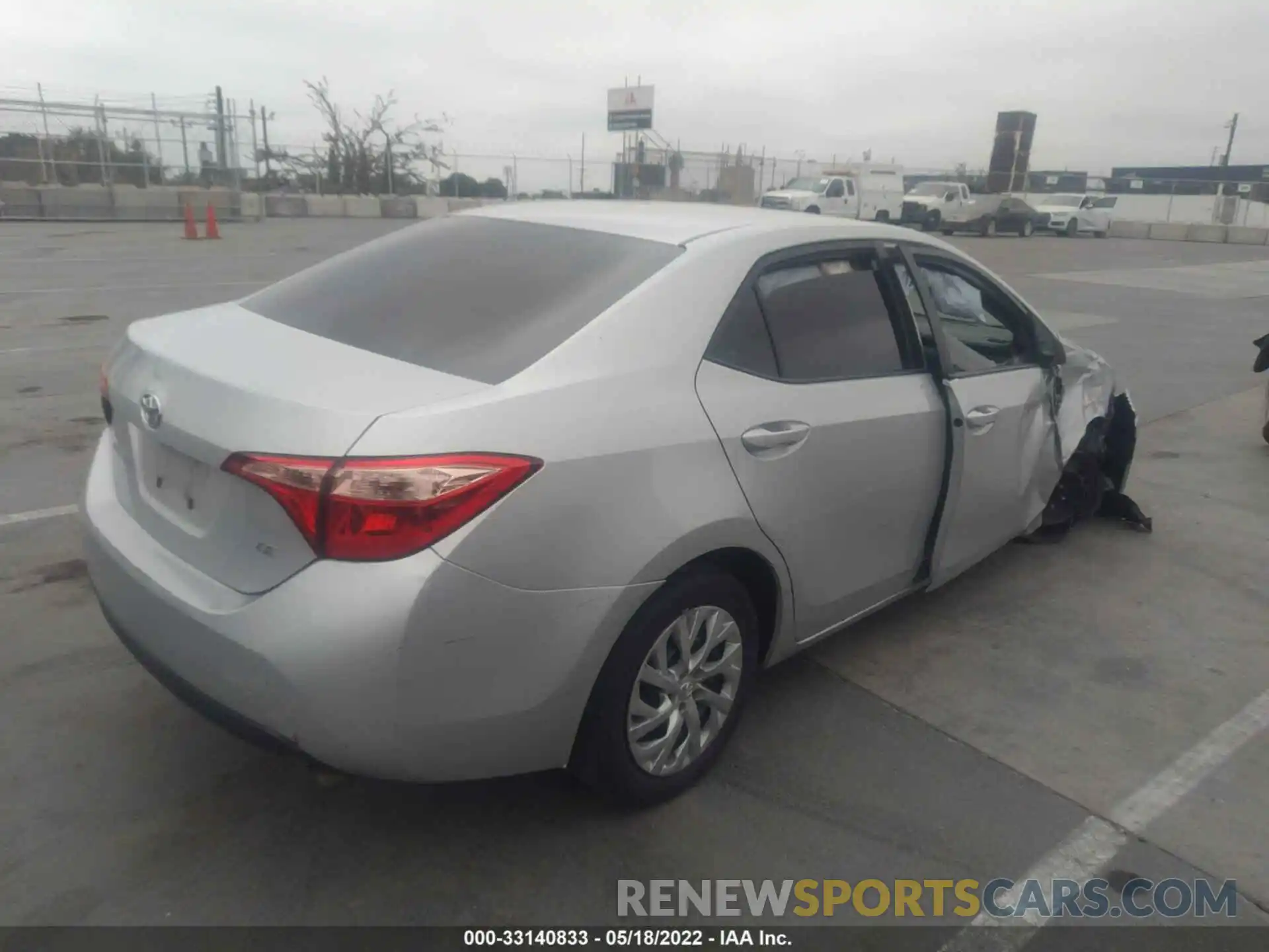 4 Photograph of a damaged car 2T1BURHE5KC221782 TOYOTA COROLLA 2019