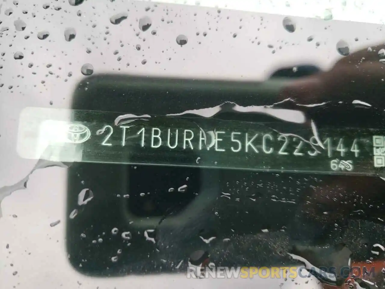 10 Photograph of a damaged car 2T1BURHE5KC223144 TOYOTA COROLLA 2019