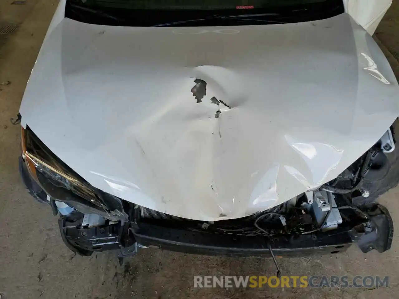 11 Photograph of a damaged car 2T1BURHE5KC223385 TOYOTA COROLLA 2019