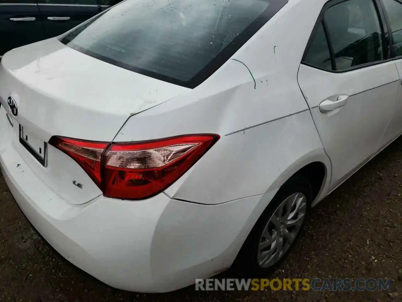 9 Photograph of a damaged car 2T1BURHE5KC226657 TOYOTA COROLLA 2019