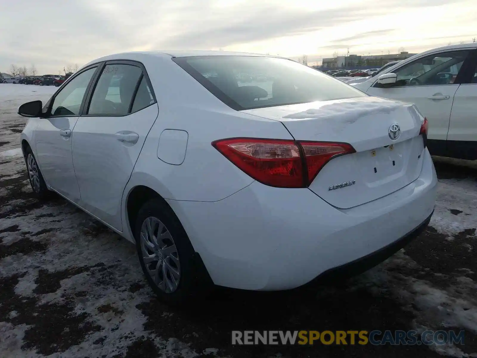 3 Photograph of a damaged car 2T1BURHE5KC227226 TOYOTA COROLLA 2019