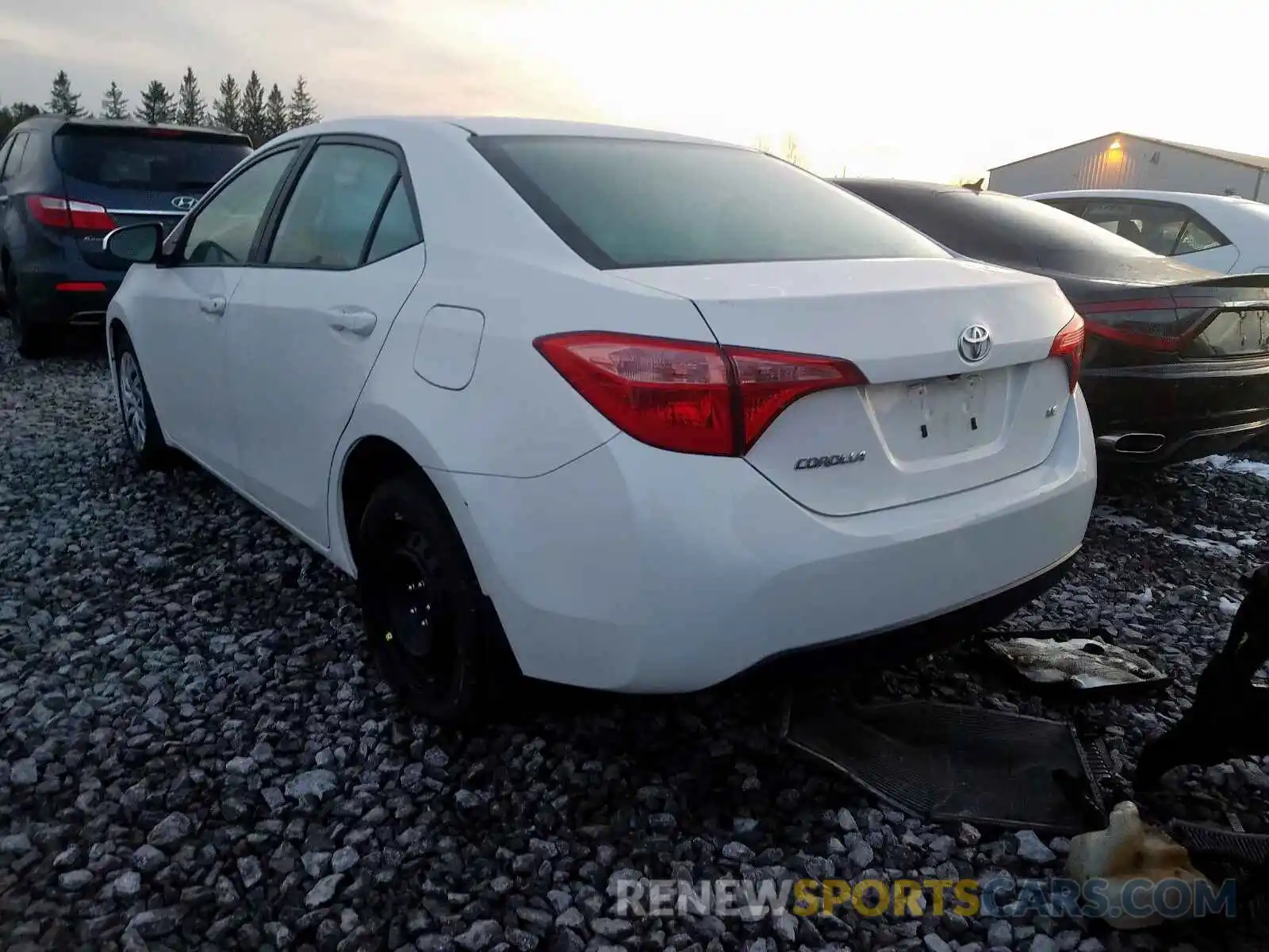 3 Photograph of a damaged car 2T1BURHE5KC228294 TOYOTA COROLLA 2019