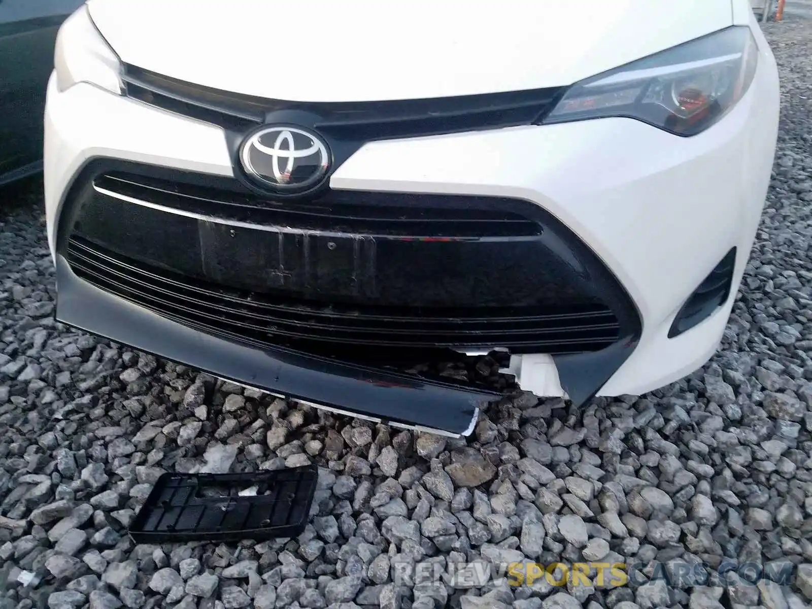 9 Photograph of a damaged car 2T1BURHE5KC228294 TOYOTA COROLLA 2019