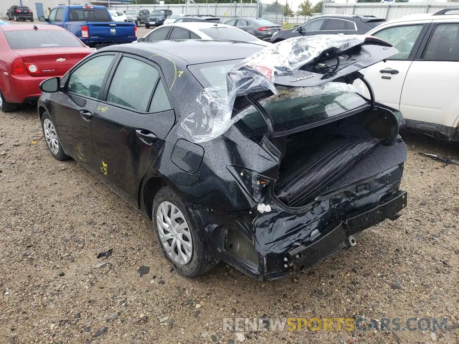 3 Photograph of a damaged car 2T1BURHE5KC228778 TOYOTA COROLLA 2019