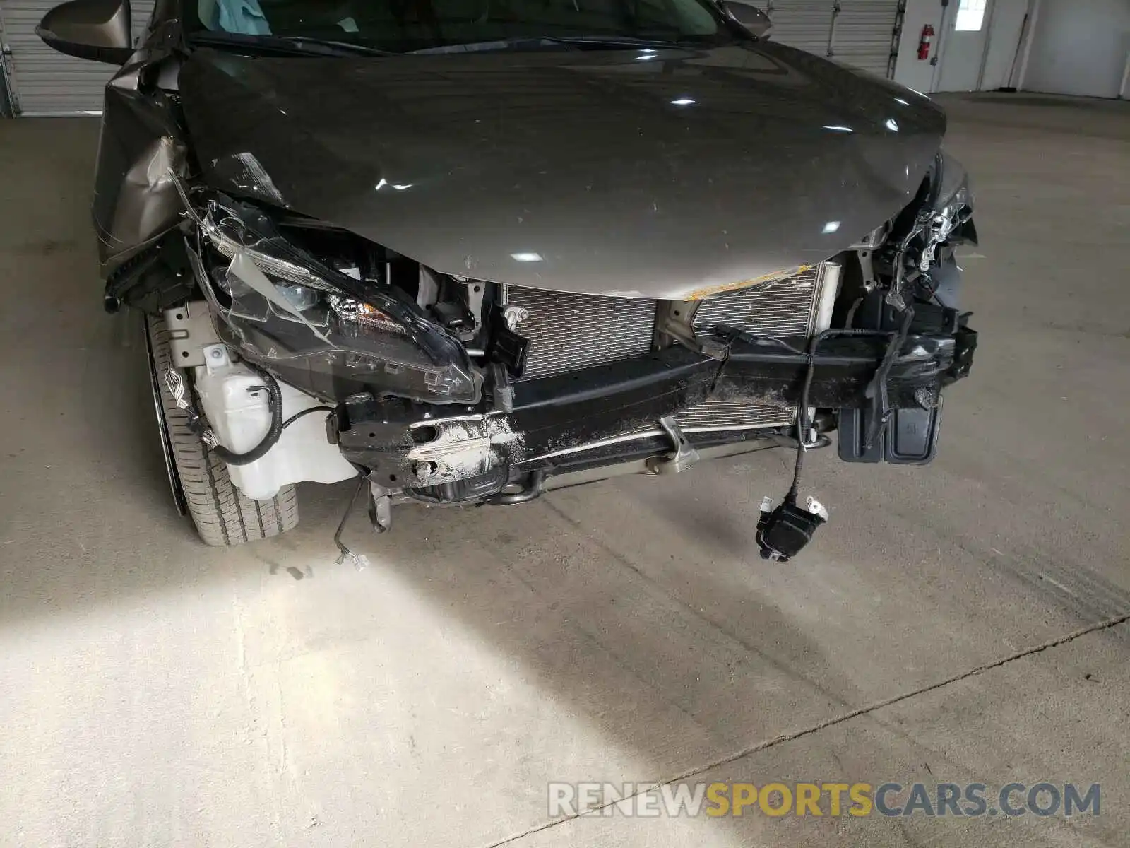 9 Photograph of a damaged car 2T1BURHE5KC230272 TOYOTA COROLLA 2019