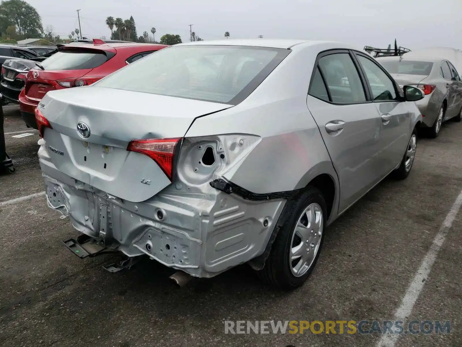 4 Photograph of a damaged car 2T1BURHE5KC232166 TOYOTA COROLLA 2019