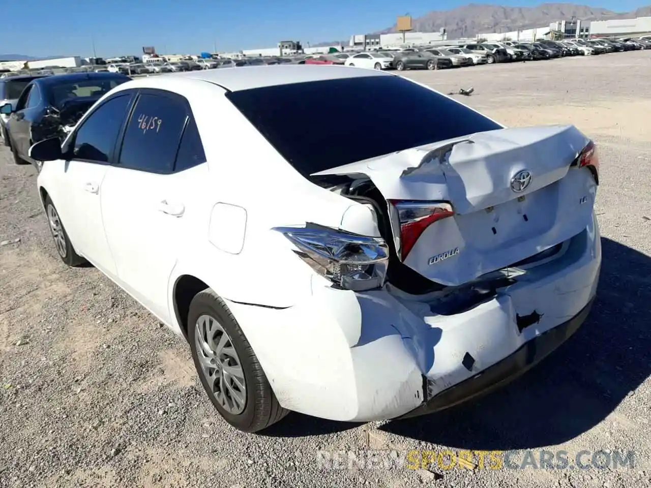 3 Photograph of a damaged car 2T1BURHE5KC232751 TOYOTA COROLLA 2019