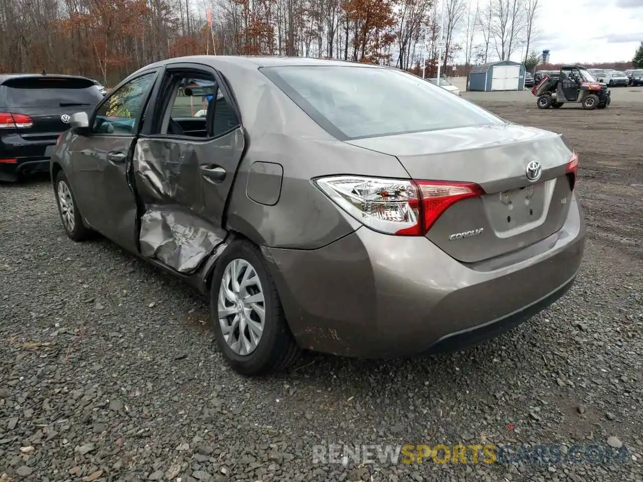 3 Photograph of a damaged car 2T1BURHE5KC233074 TOYOTA COROLLA 2019