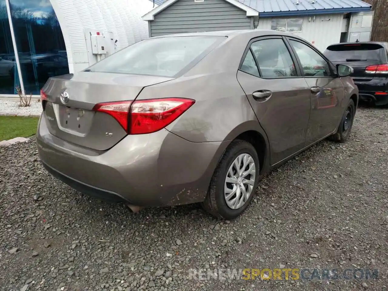 4 Photograph of a damaged car 2T1BURHE5KC233074 TOYOTA COROLLA 2019