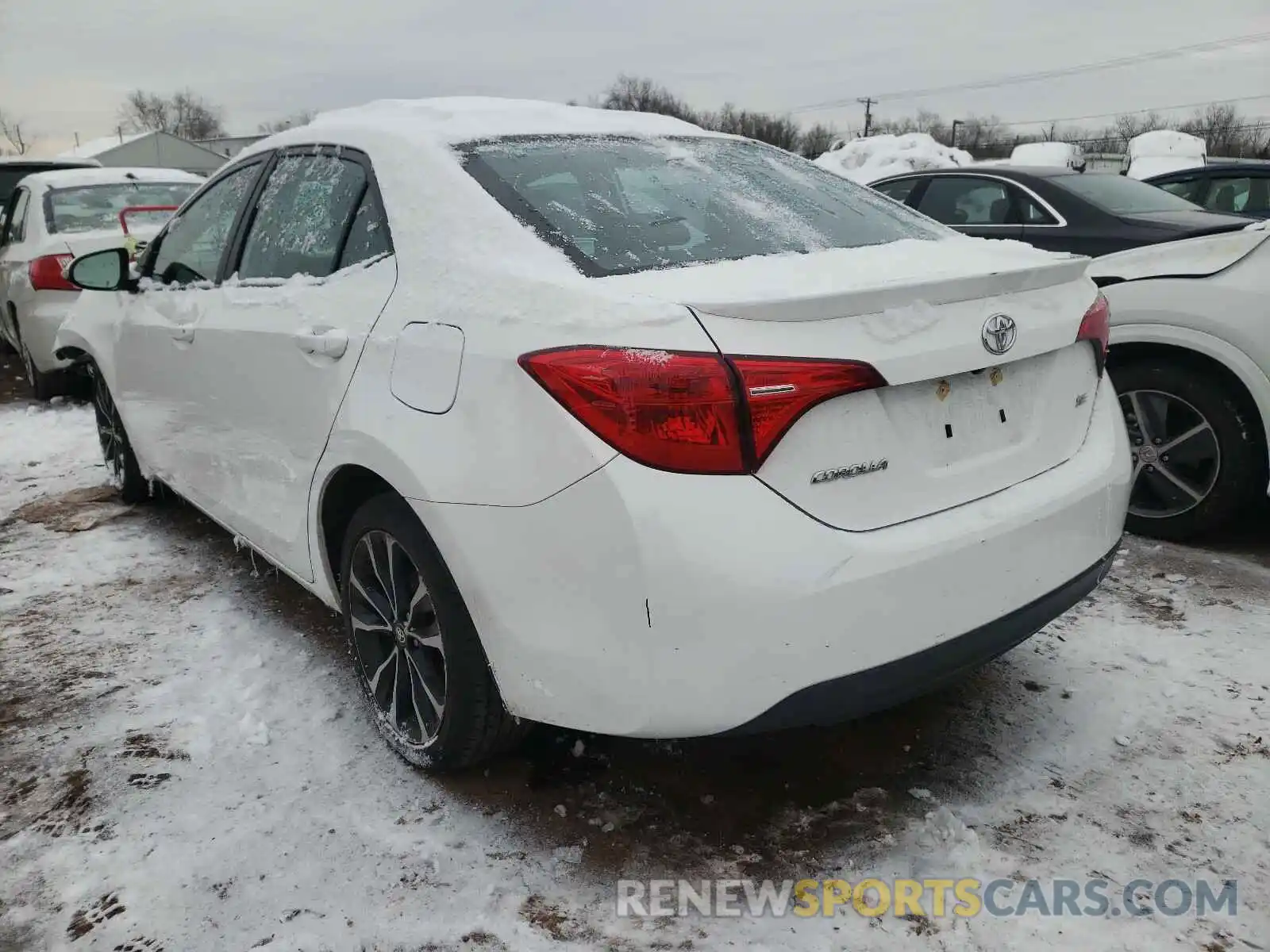 3 Photograph of a damaged car 2T1BURHE5KC234631 TOYOTA COROLLA 2019