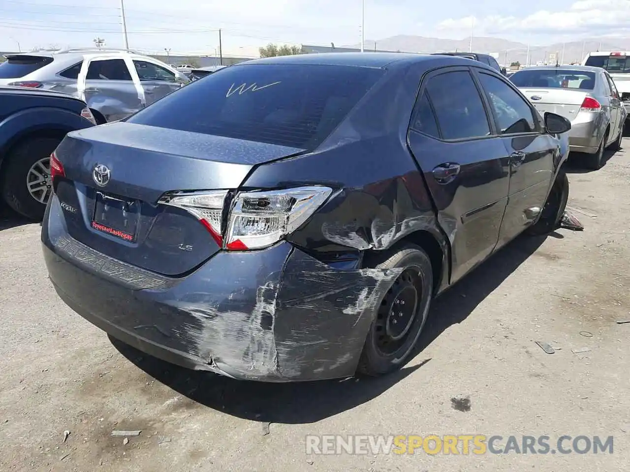 4 Photograph of a damaged car 2T1BURHE5KC235391 TOYOTA COROLLA 2019