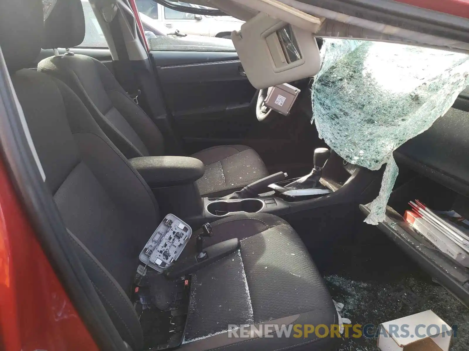 5 Photograph of a damaged car 2T1BURHE5KC236718 TOYOTA COROLLA 2019