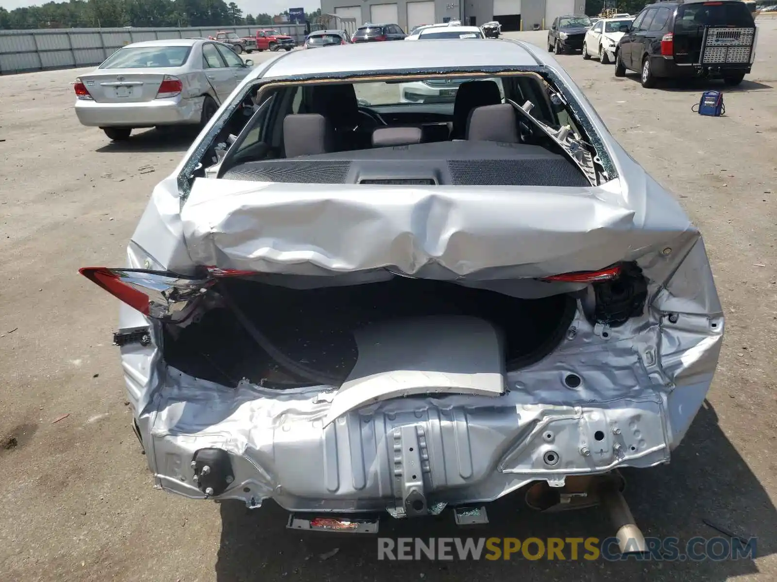 9 Photograph of a damaged car 2T1BURHE5KC237951 TOYOTA COROLLA 2019