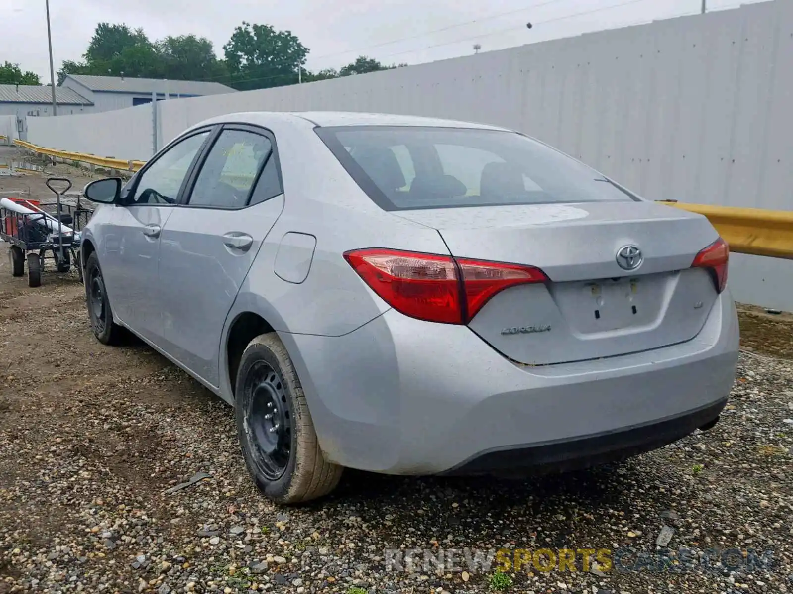 3 Photograph of a damaged car 2T1BURHE5KC238601 TOYOTA COROLLA 2019