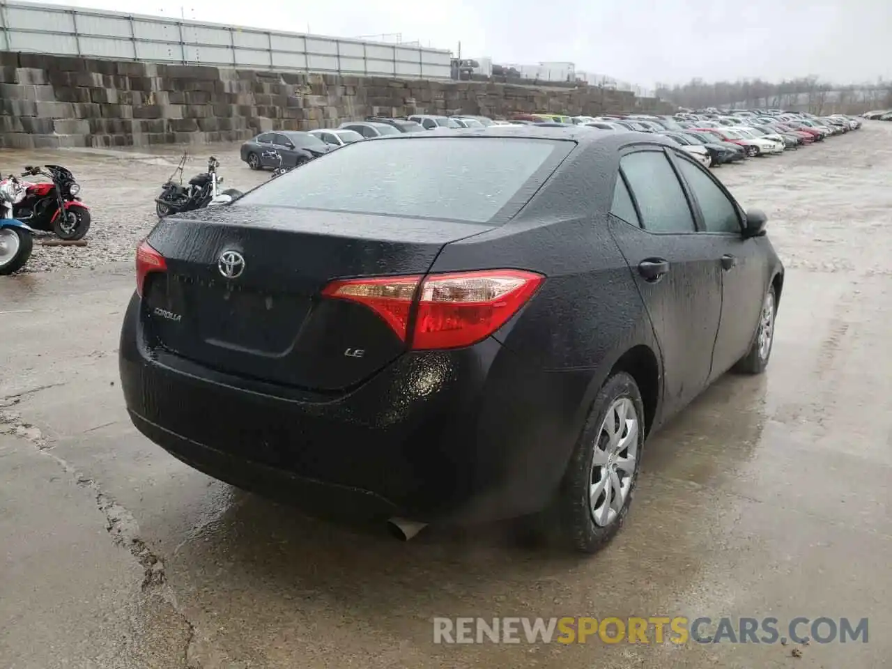 4 Photograph of a damaged car 2T1BURHE5KC238632 TOYOTA COROLLA 2019