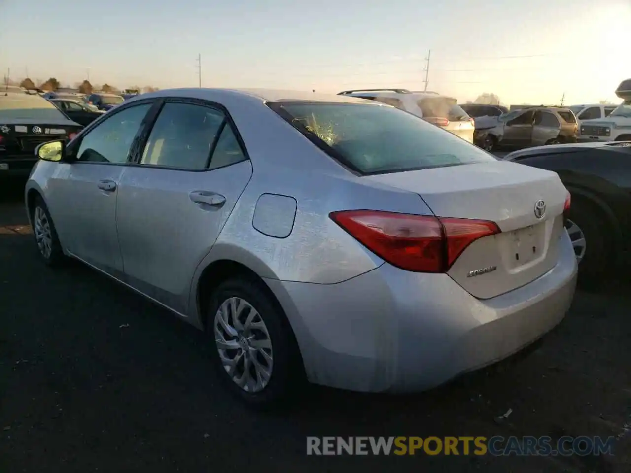 3 Photograph of a damaged car 2T1BURHE5KC239246 TOYOTA COROLLA 2019