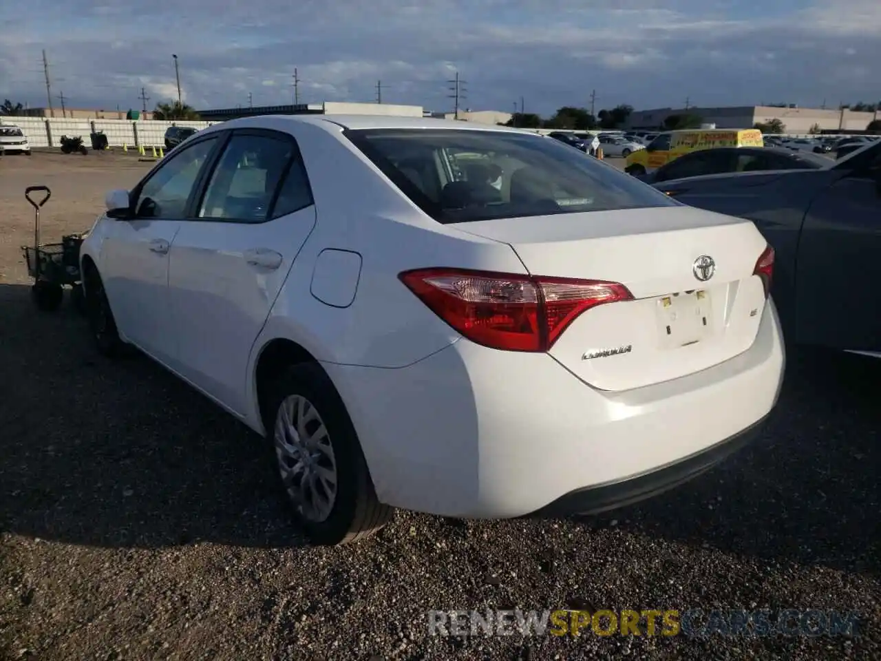 3 Photograph of a damaged car 2T1BURHE5KC242308 TOYOTA COROLLA 2019