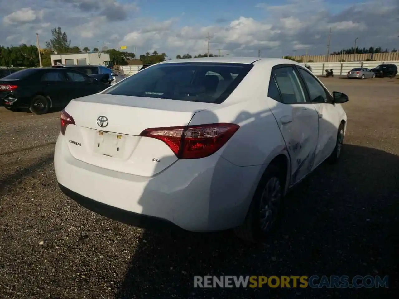 4 Photograph of a damaged car 2T1BURHE5KC242308 TOYOTA COROLLA 2019