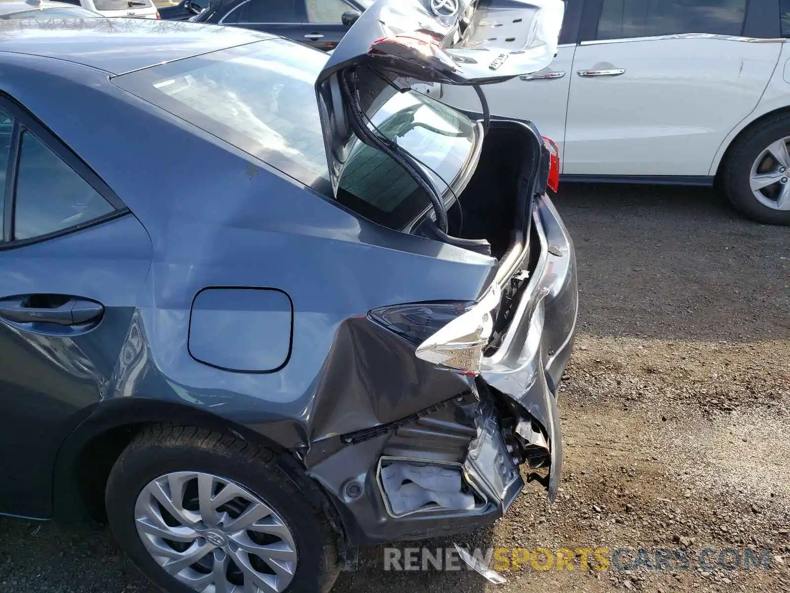 9 Photograph of a damaged car 2T1BURHE5KC242471 TOYOTA COROLLA 2019