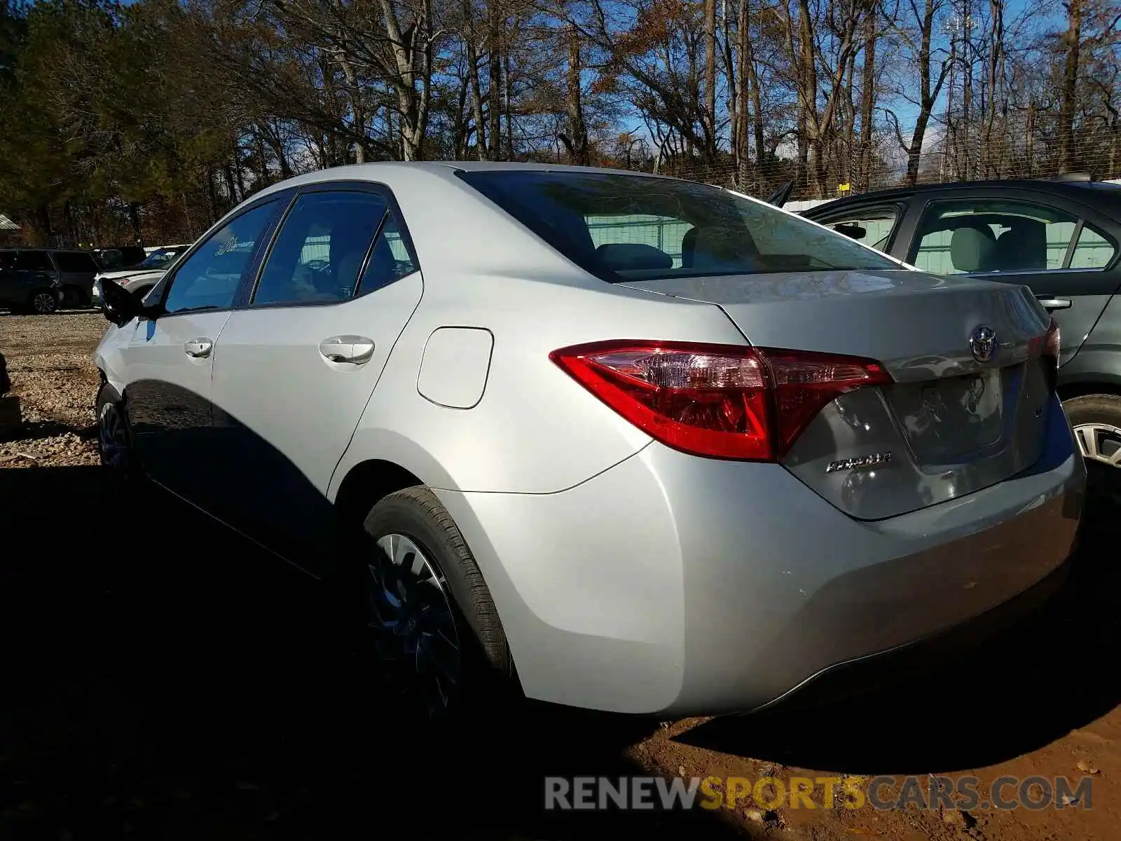 3 Photograph of a damaged car 2T1BURHE5KC242499 TOYOTA COROLLA 2019