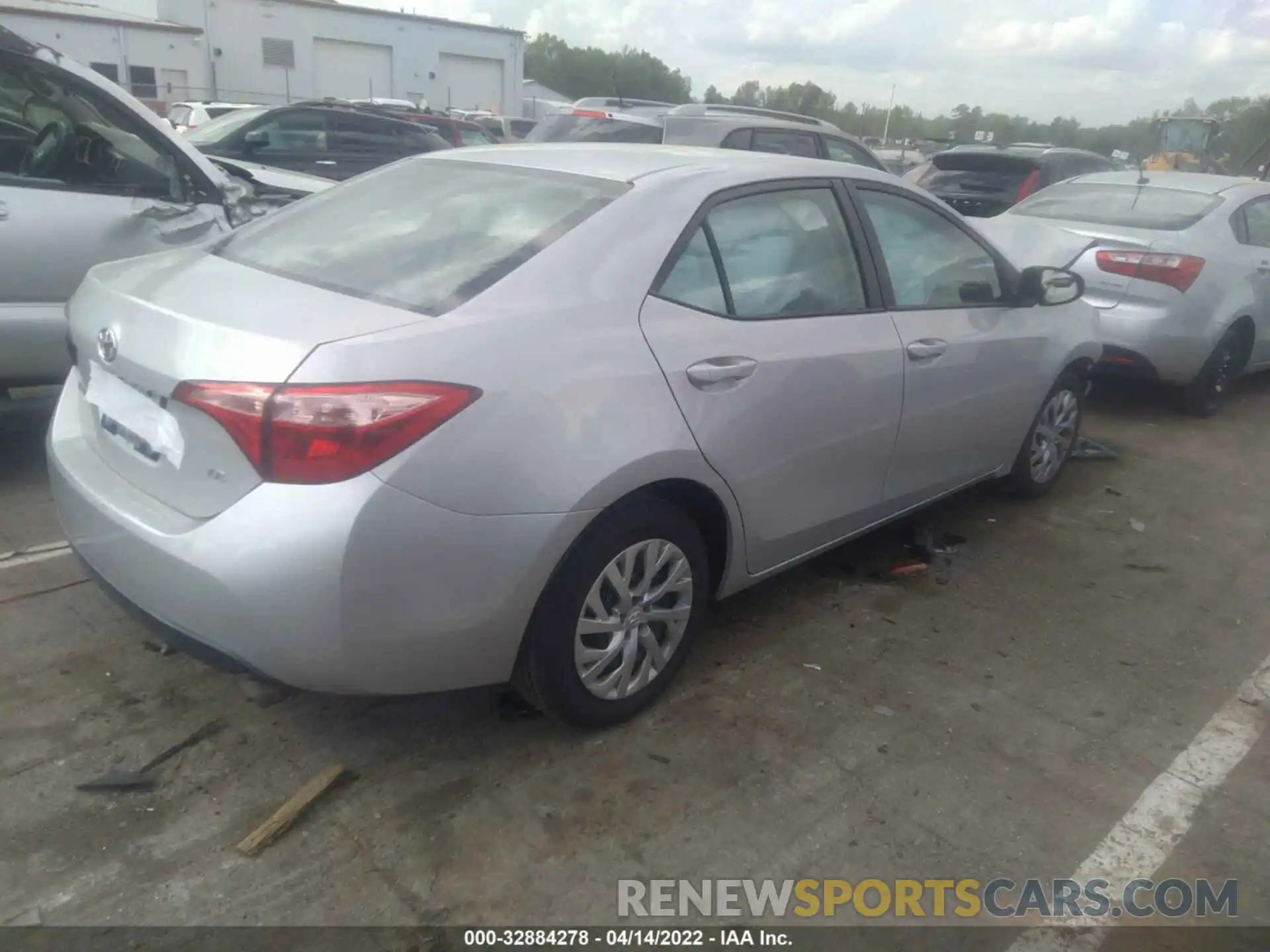 4 Photograph of a damaged car 2T1BURHE5KC242678 TOYOTA COROLLA 2019