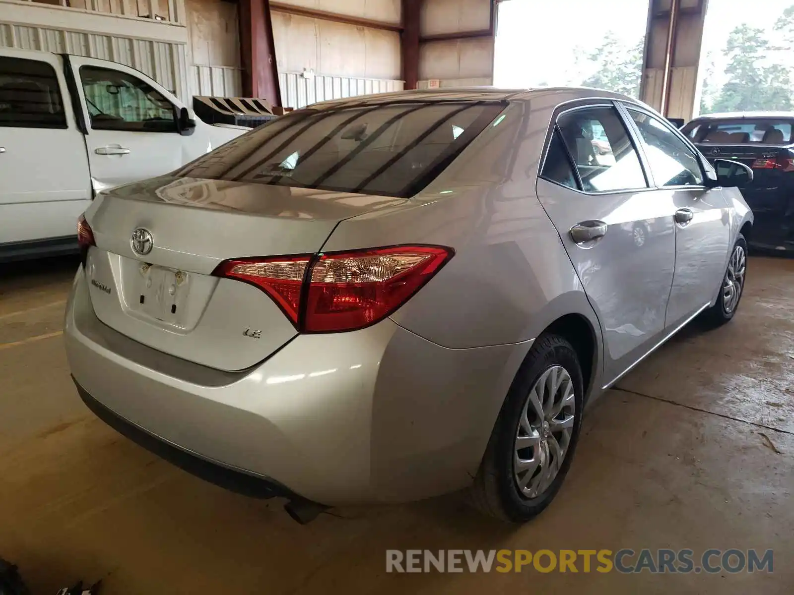 4 Photograph of a damaged car 2T1BURHE5KC242891 TOYOTA COROLLA 2019