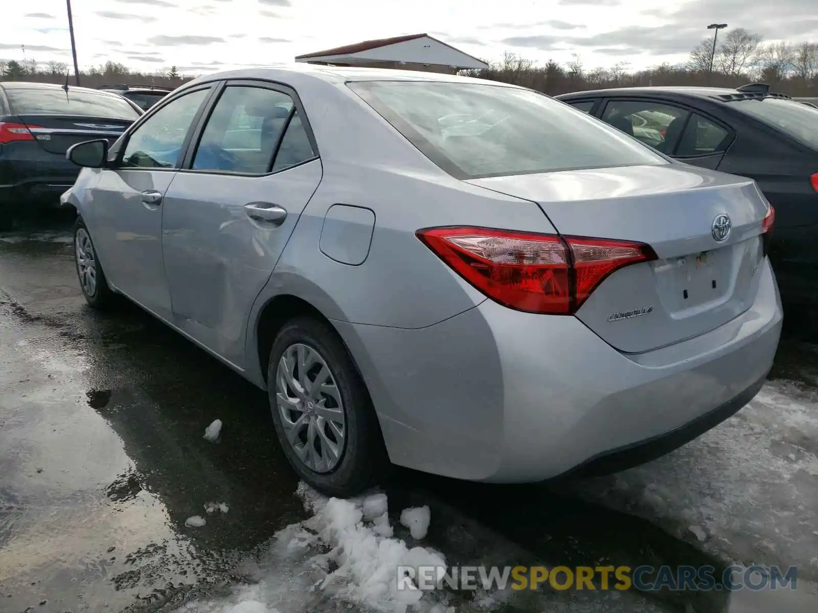 3 Photograph of a damaged car 2T1BURHE5KC242910 TOYOTA COROLLA 2019