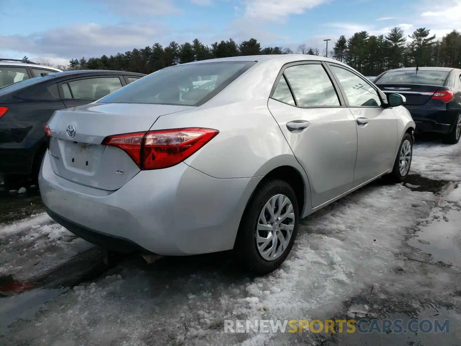 4 Photograph of a damaged car 2T1BURHE5KC242910 TOYOTA COROLLA 2019