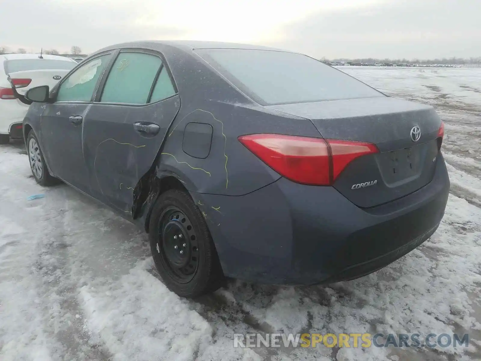 3 Photograph of a damaged car 2T1BURHE5KC243149 TOYOTA COROLLA 2019