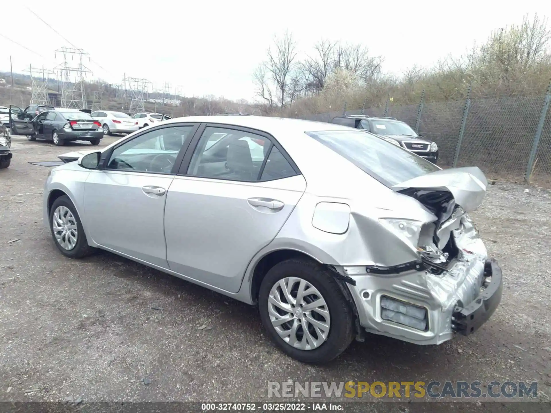 3 Photograph of a damaged car 2T1BURHE5KC243622 TOYOTA COROLLA 2019