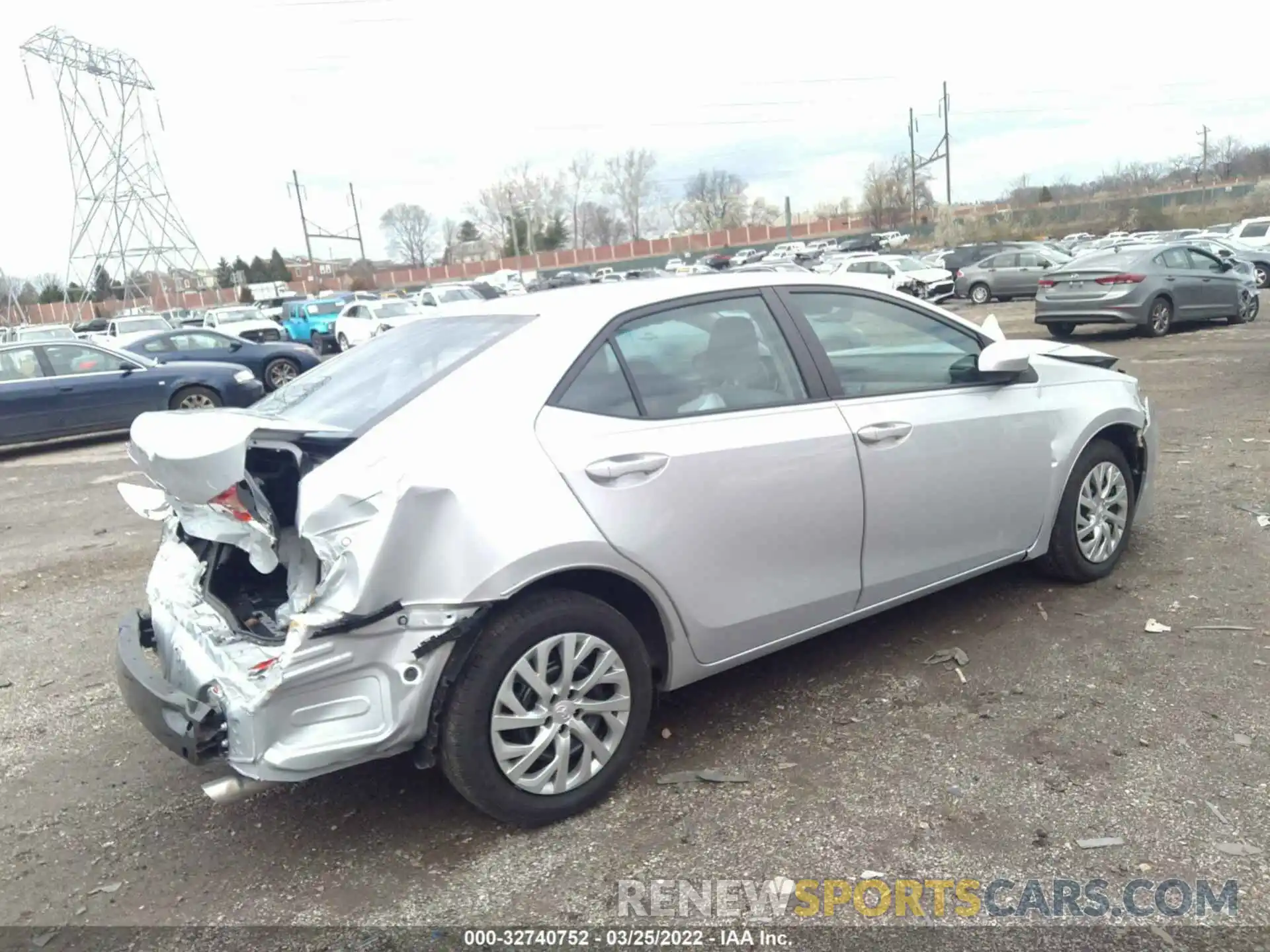 4 Photograph of a damaged car 2T1BURHE5KC243622 TOYOTA COROLLA 2019