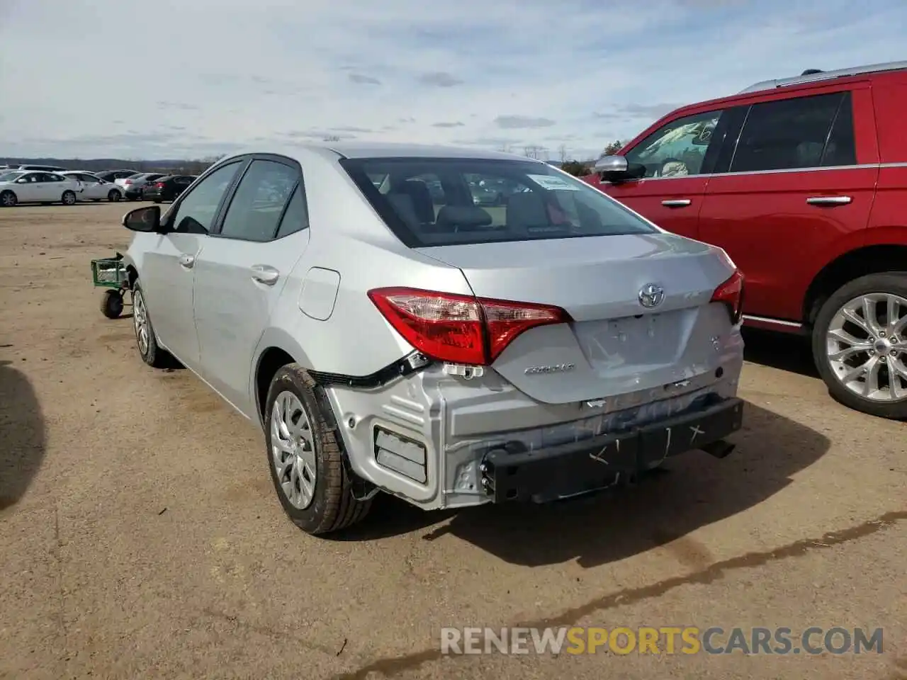 3 Photograph of a damaged car 2T1BURHE5KC243815 TOYOTA COROLLA 2019