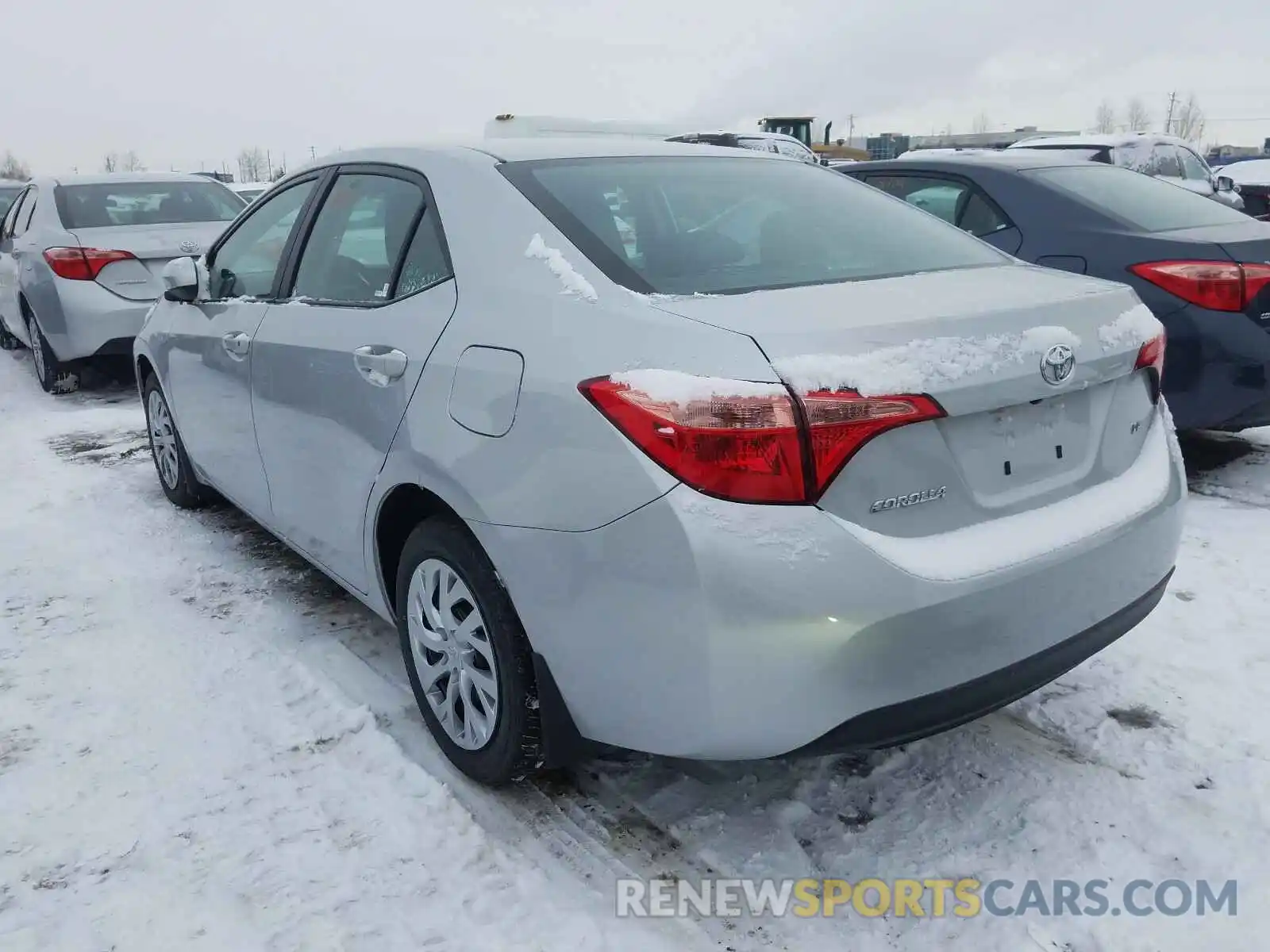 3 Photograph of a damaged car 2T1BURHE5KC246097 TOYOTA COROLLA 2019