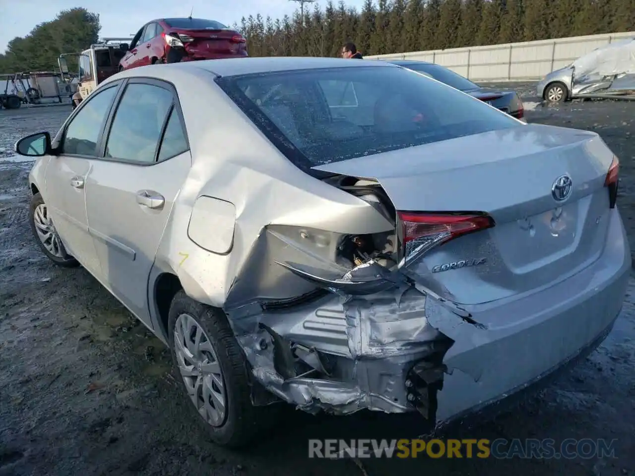 3 Photograph of a damaged car 2T1BURHE5KC246357 TOYOTA COROLLA 2019