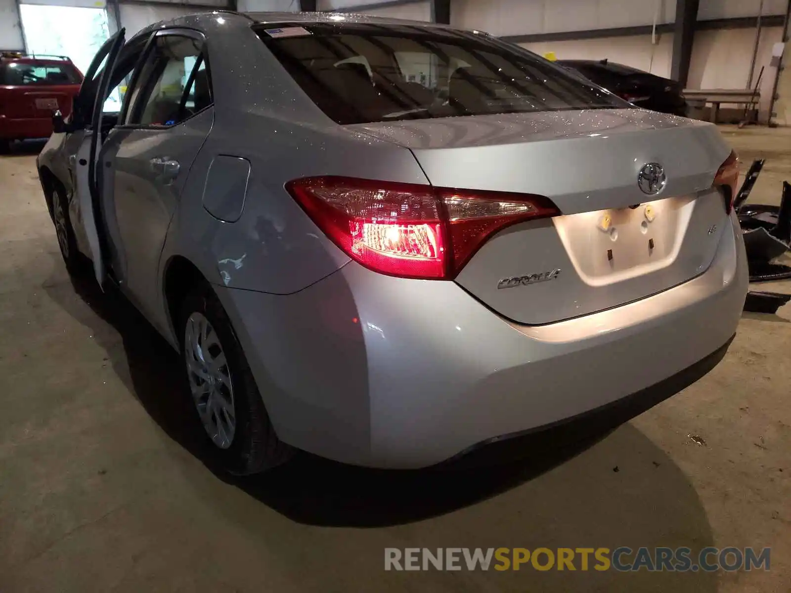 3 Photograph of a damaged car 2T1BURHE5KC246505 TOYOTA COROLLA 2019