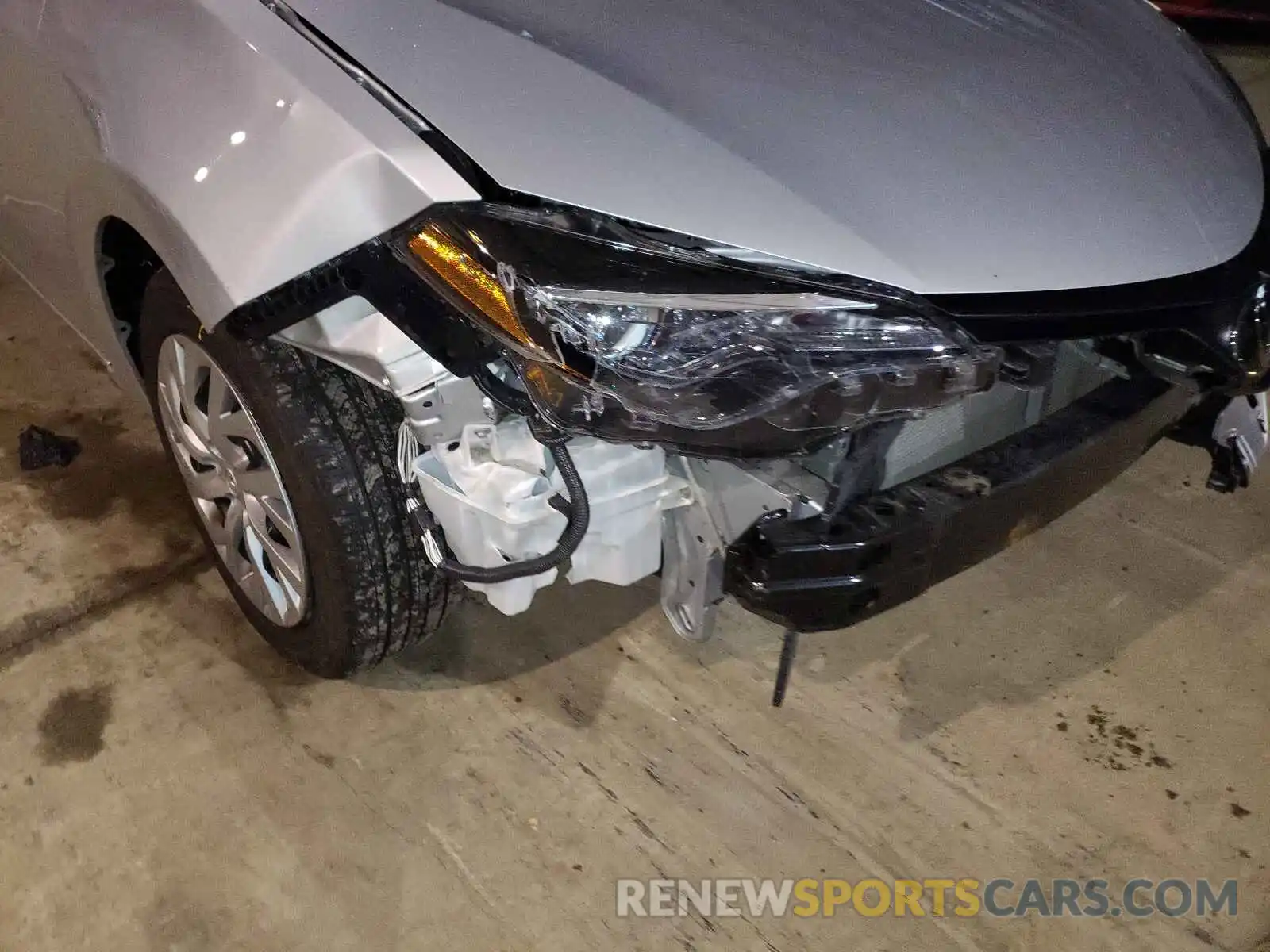 9 Photograph of a damaged car 2T1BURHE5KC246505 TOYOTA COROLLA 2019