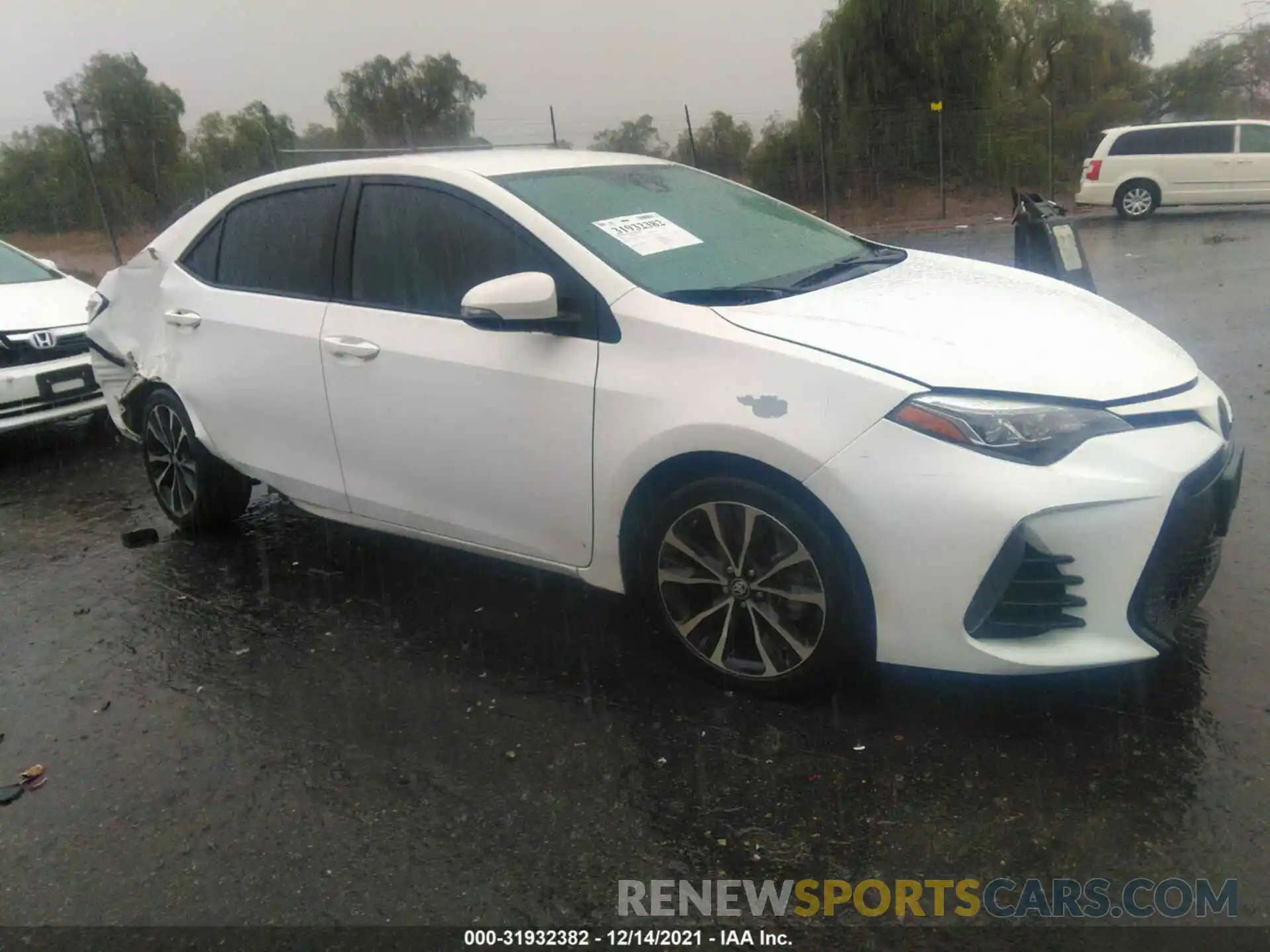 1 Photograph of a damaged car 2T1BURHE5KC246634 TOYOTA COROLLA 2019