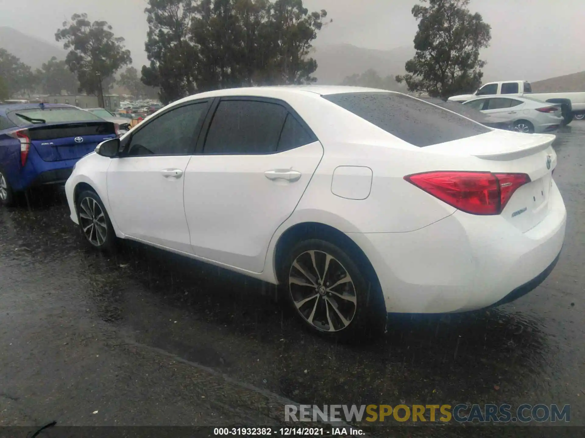 3 Photograph of a damaged car 2T1BURHE5KC246634 TOYOTA COROLLA 2019