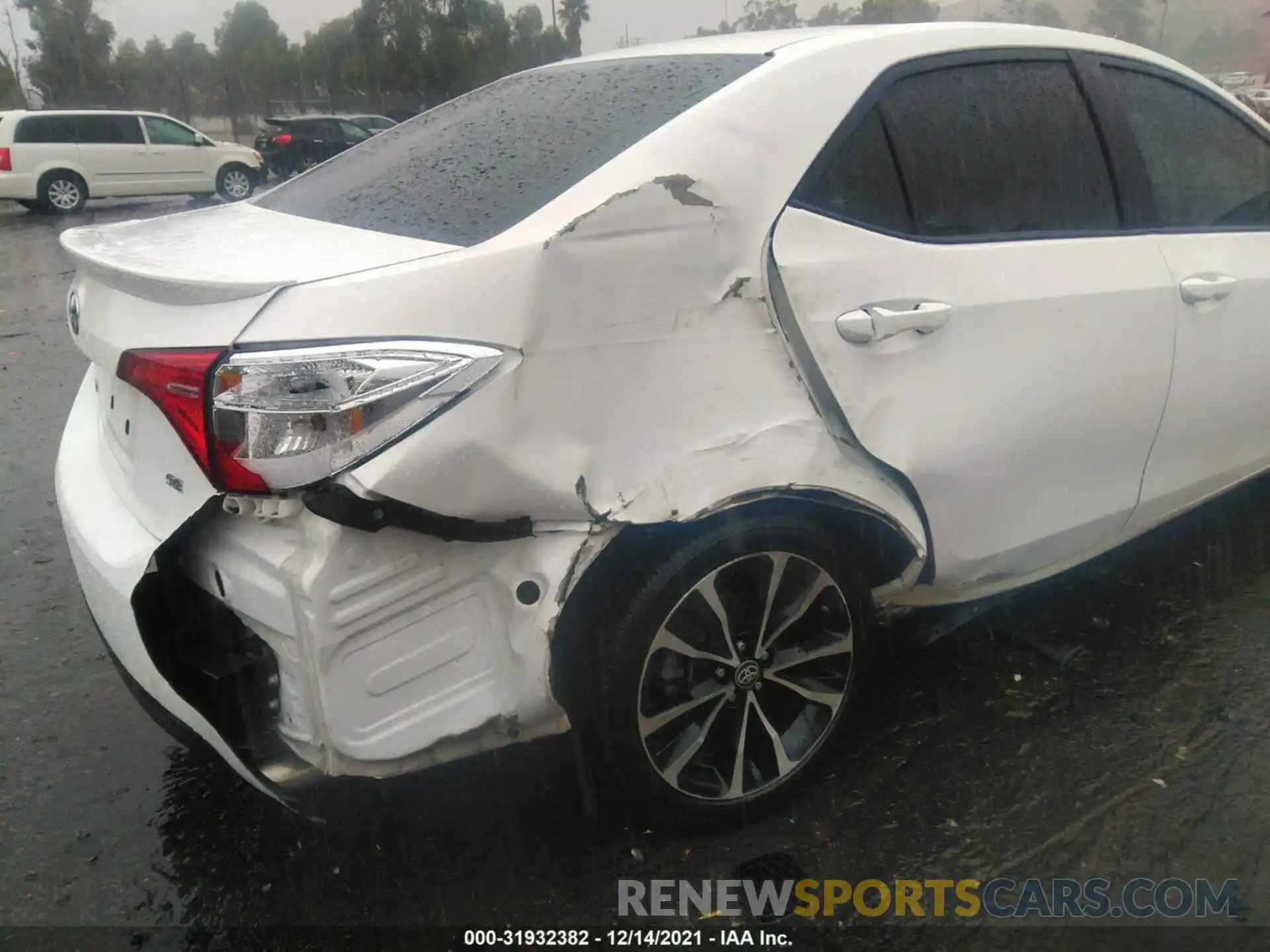 6 Photograph of a damaged car 2T1BURHE5KC246634 TOYOTA COROLLA 2019